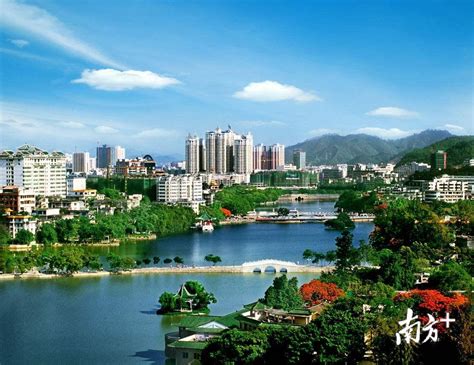 【携程攻略】惠州惠州西湖景点,到惠州一定要游西湖，可以徒步游览苏堤、九曲桥、荷花亭…，还可以坐…