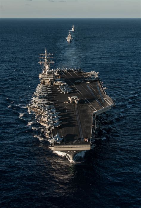 外媒：美国海军“里根”号航母进入南海