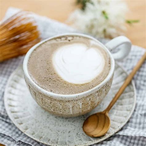 Hojicha Latte (Hot or Iced) ほうじ茶ラテ - Chopstick Chronicles