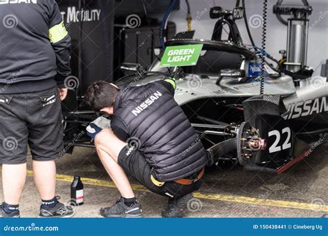 Nissan mechanic at work editorial photo. Image of person - 150438441