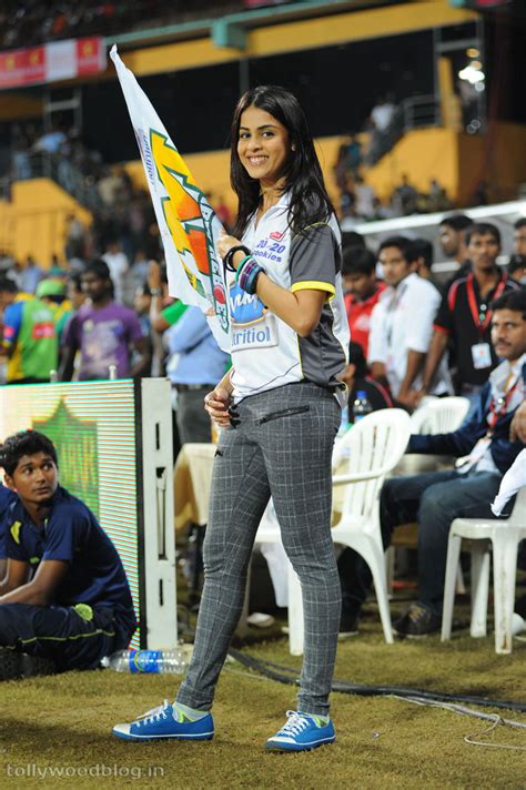 Genelia D'Souza Cheering Mumbai Heroes