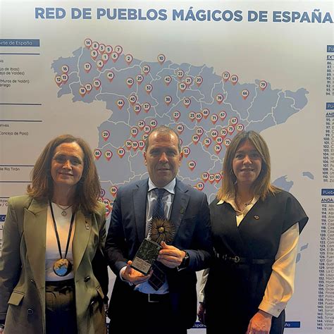 Cangas de Onís recibe en Fitur el Reconocimiento 2025 al Comercio ...