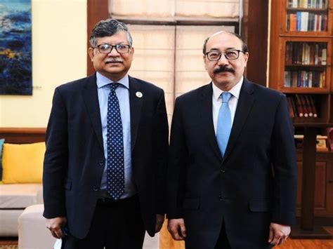 Shringla meets Bangladesh counterpart Momen, discusses ways to ...