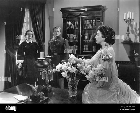 Mourning Becomes Electra Year: 1947 USA Kirk Douglas, Rosalind Russell, Katina Paxinou Director ...