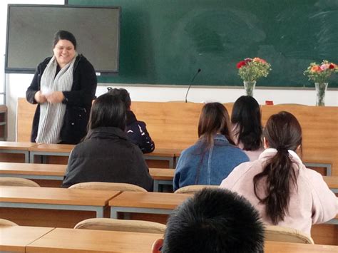 国际班外教为英语组老师授课 - 武邑中学