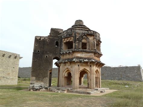 Hampi Hopping, Royal Center: Other Palace Enclosures | Sarson ke Khet