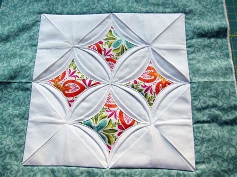 Cathedral Window Quilting Tutorial 的图像结果