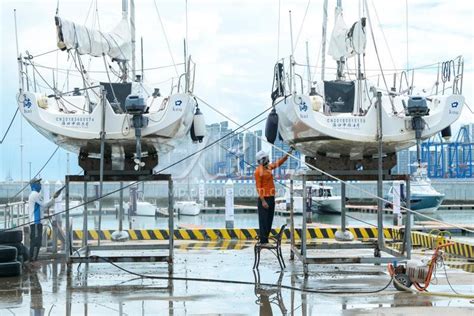 海南海口：第二届消博会游艇展布展工作紧锣密鼓进行-人民图片网