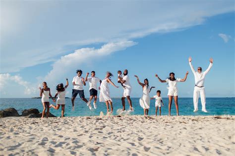 8 Tips to Have the Best Large Family Photoshoot | Flytographer