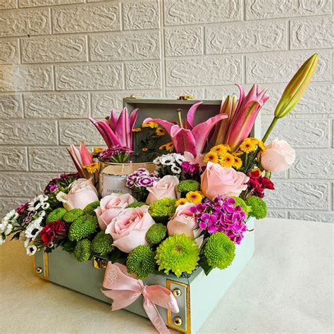 Fragrant Candle & Floral Delight – Simply Phoolish