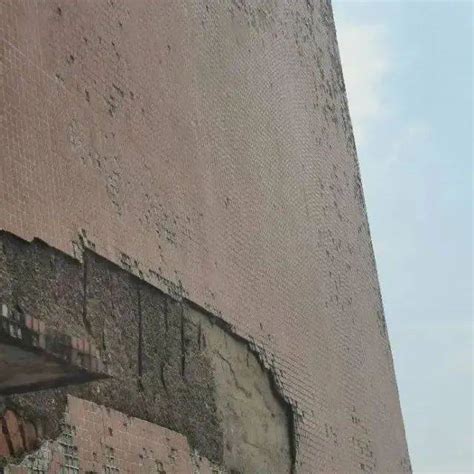 50岁女子九江街头被6楼外墙脱落水泥块砸中身亡 家属不满物业答复凤凰网江西_凤凰网