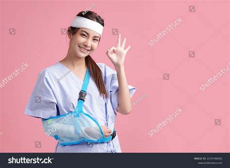 380 Asian Women With Hand Splint Images, Stock Photos & Vectors ...