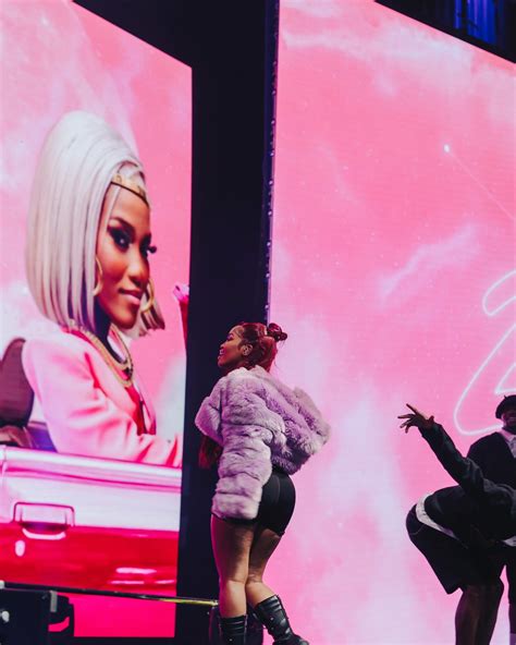 Zee Nxumalo captivates Fans with bold stage moment - Mzansi Stars