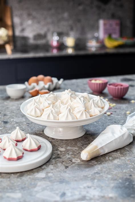 Basics: french meringue cookies | KitchenAid IE