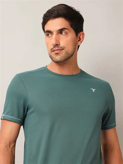 Men Solid Slim Fit Crew Neck T-shirt with TECHNO COOL+