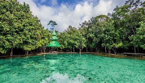 Emerald Pool Krabi Is The Perfect Natural Wonder To Witness