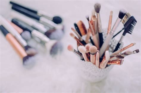 12 Different Types of Eye Makeup Brushes You Need To Know - Life Hyme