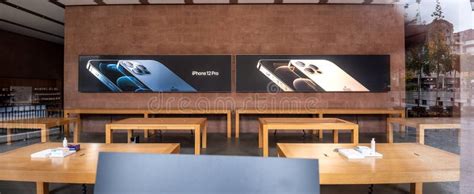 Empty Computer Shop 的图像结果