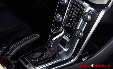 Volvo V40 Cross Country to be Launch in India by March 2013 - Carz4Sale