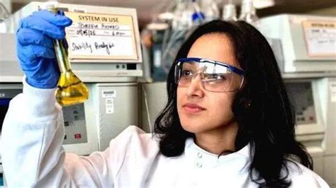 മലയാളം മീഡിയത്തിൽ പഠിച്ചു, ഉയരങ്ങൾ കീഴടക്കി; എത്തിനിൽക്കുന്നത് യുകെയുടെ ...