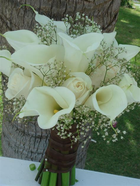 roses, calla lilies, and baby's breath | Lily bouquet wedding, Calla ...