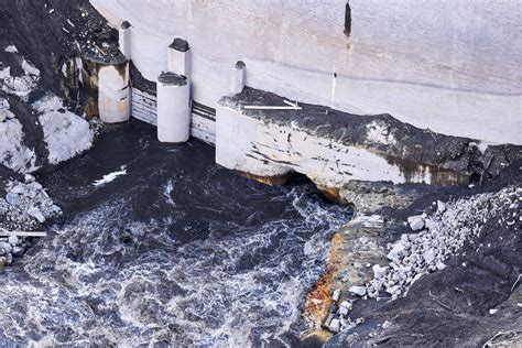Klamath River dams drained, and watershed restoration begins - Los Angeles Times