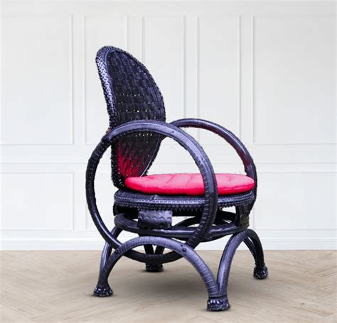 Comfortable Arm Chair – De'Dzines – De'Dzines