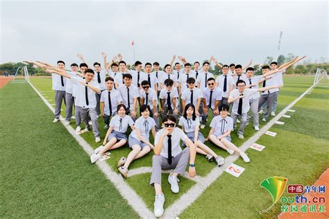 武院学子拍创意毕业照 纪念大学时光（图）-武汉学院
