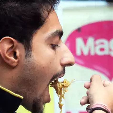 Experts Warn Against Consuming Unhealthy Food This Monsoon