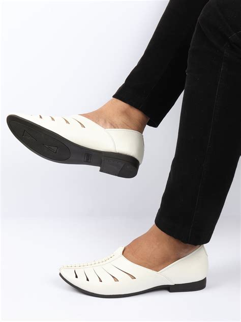 Shop Men White Ethnic Wedding Party Laser Cut Design Slip On Juttis and ...