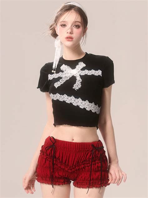 Cherry Red Ruffle Shorts - Red / S | Thời trang, Mùa đông