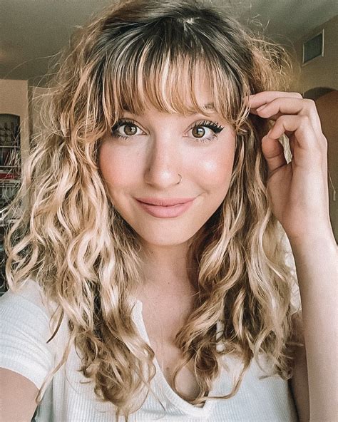 Curled Hairstyle with Side-Swept Bangs | Hairstyles with bangs, Curly ...