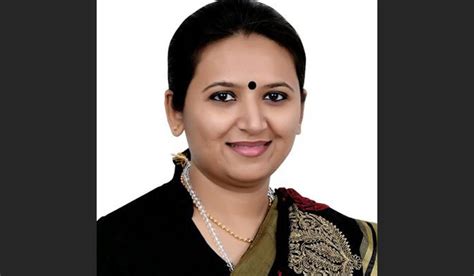 Reshma Patel quits BJP, says she will contest LS polls from Porbandar ...