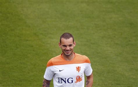 Manchester United Transfer News: Latest on Vidal, Cavani, Hummels, Di ...