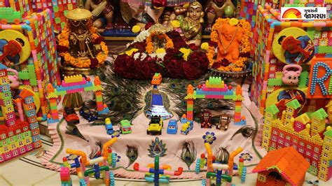 Hanumanji Mandir Salangpur: કષ્ટભંજન દેવ હનુમાનજીને રમકડાંનો શણગાર ...