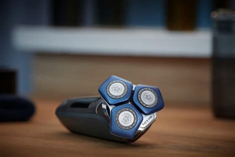 Customer Reviews: Philips Norelco Shaver 7200, Rechargeable Wet & Dry ...