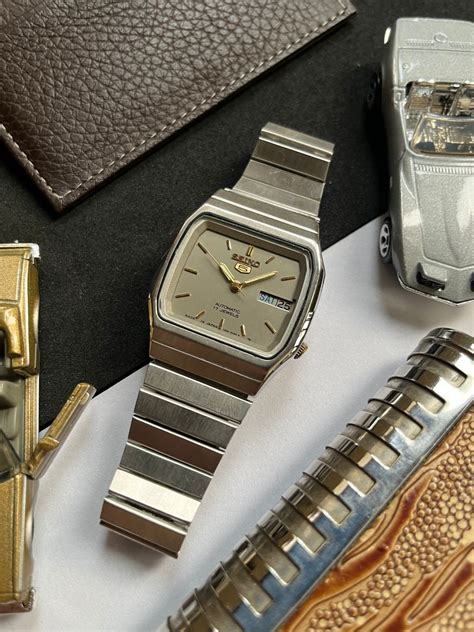 Seiko 5 Grey TV Dial (Pre Owned) – watchtopia.in