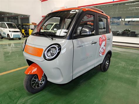 60V/2kw Motor/Electric Three-Wheel Passenger Car/Electric Tuk-Tuk/Electric Three-Wheel Taxi ...
