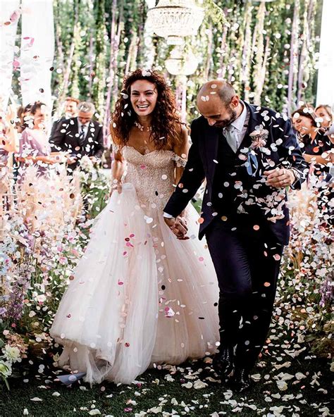 ️ Top 60 Fun Wedding Songs 2024 [Lists & Tips] - Hi Miss Puff