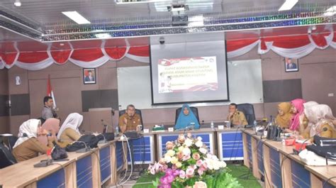 Bersama Pj Sekda, Kadiskes Kampar Ikuti Rakor Bapak Asuh Anak Stunting ...