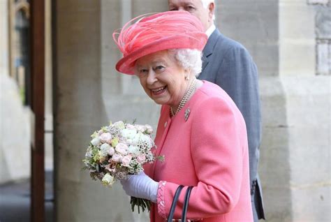 英国女王竟然有替身，并且还是官方认证！网友：难道平常见到的是假女王？ - 知乎