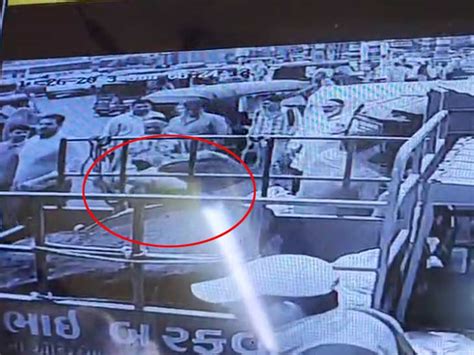 kidnapped servant in surat for 53000 rupees police freed artisans from ...