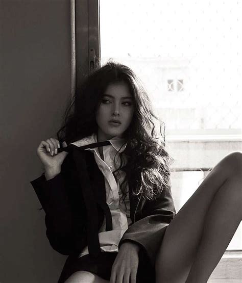 Shanaya Kapoor is making heads turn with her glamorous pictures in an ...