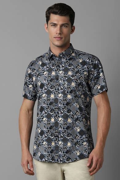 Buy Men Black Slim Fit Print Half Sleeves Casual Shirt Online ...