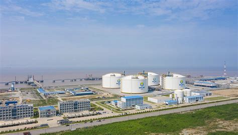 【专访】新奥股份联席CEO于建潮：中国天然气消费量2030年将超6000亿立方米，低碳LNG占比不断提升|界面新闻