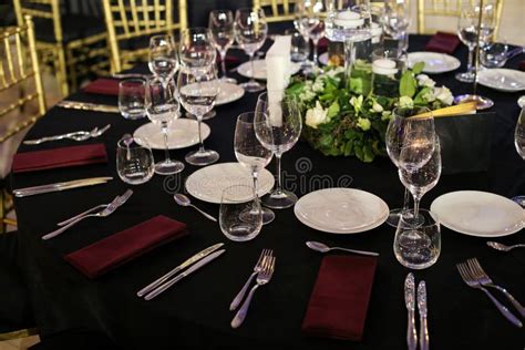 Fancy Restaurant Table 的图像结果