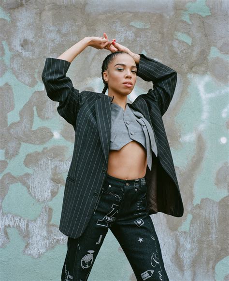 Zsela Sings Moody Ballads for the Fashion and Art Set - The New York Times