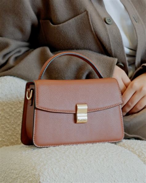 The Appeal Of Handbags That Don’t Rush You - Gioia