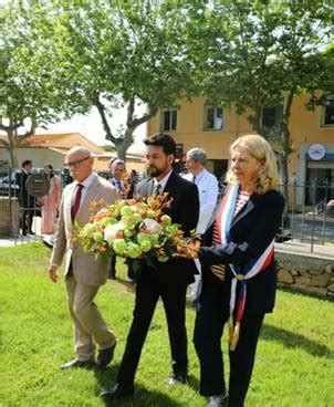 Union Minister Shri Anurag Thakur pays floral tributes to Maharaja ...