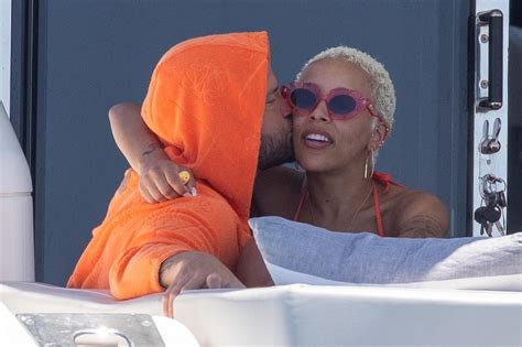 Doja Cat shows off hourglass figure in tiny bikini, packs on the PDA ...
